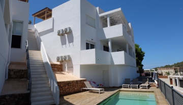 Communal pool Ibiza sale apartment 3 bedrooms groundfloor resa estates.jpg